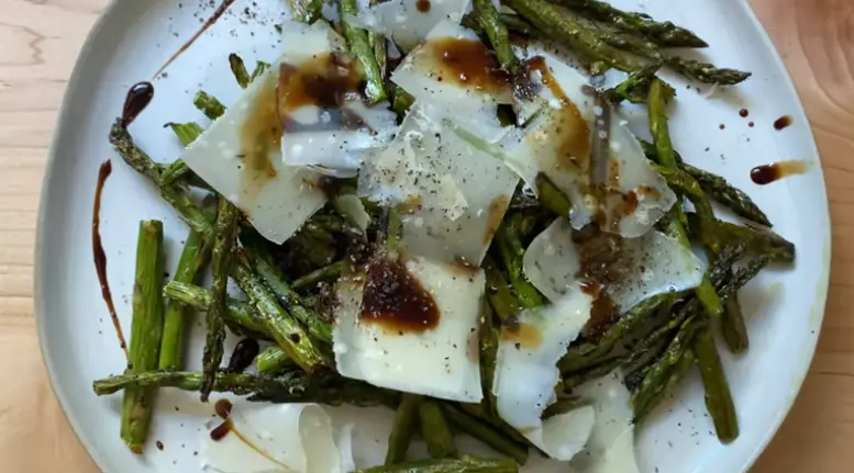 Grilled asparagus with Balsamic soy butter sauce